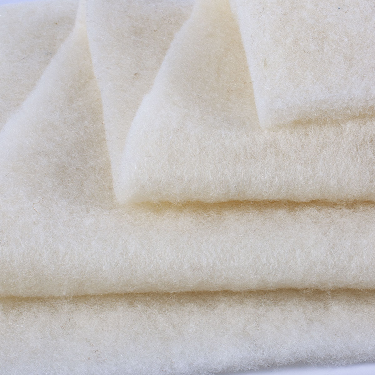 Wool fleece 150 gr for insulation and stuffing